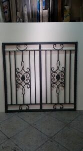 Ringhiera in ferro personalizzata con disegni di Di Maio Serramenti a Palermo